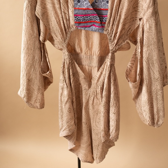 Long sleeve cutout waist romper - Picture 3 of 6